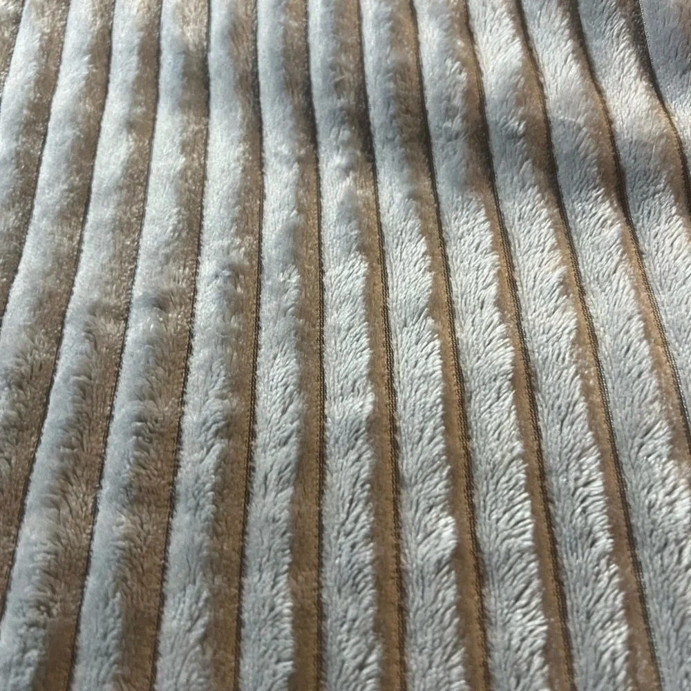 Luxurious Striped Bedding Set